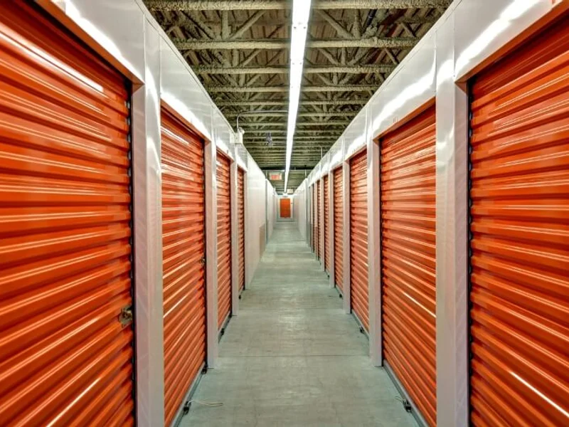 Almazen en Av. de los Pirineos, 23, 28703 San Sebastián de los Reyes, Madrid, España - Imagen 3