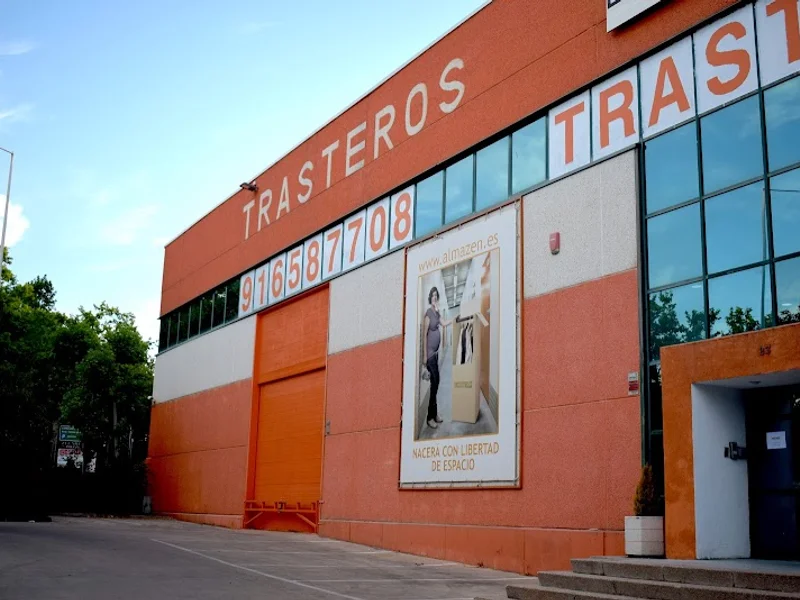Almazen en Av. de los Pirineos, 23, 28703 San Sebastián de los Reyes, Madrid, España - Imagen 4
