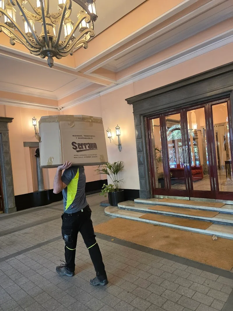 Mudanzas Serrano en C. de Azcona, 38, Salamanca, 28028 Madrid, España - Imagen 4