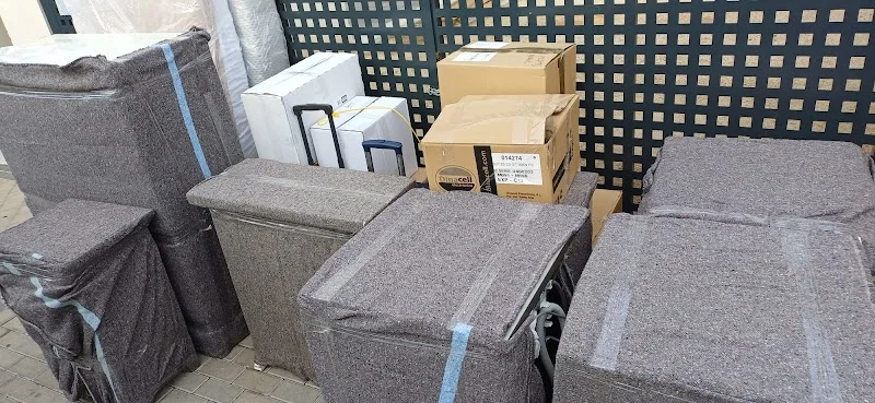 Mudanzas y Guardamuebles Johnny Vallecas en Av. de la Democracia, 19, Puente de Vallecas, 28031 Madrid, España - Imagen 3