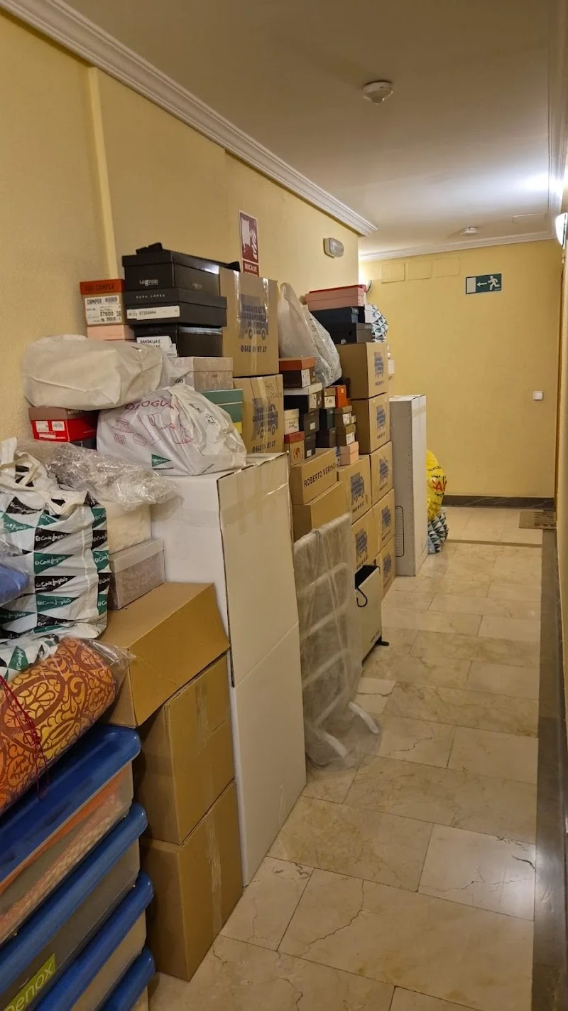 Mudanzas y Guardamuebles Johnny Vallecas en Av. de la Democracia, 19, Puente de Vallecas, 28031 Madrid, España - Imagen 4