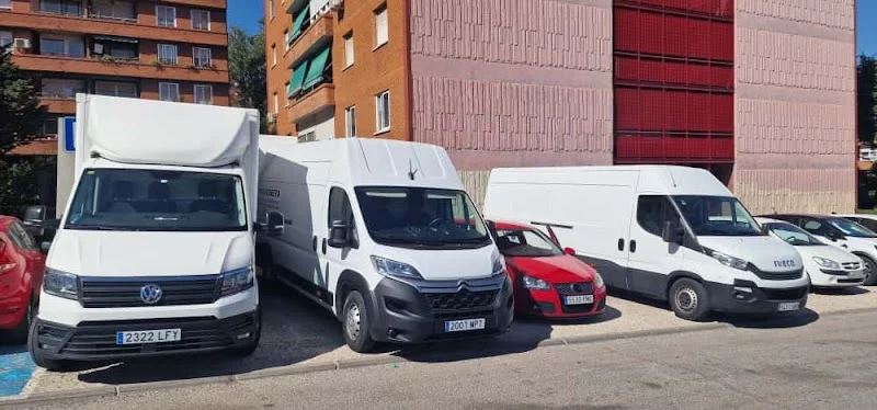 Mudanzas y Guardamuebles Johnny Vallecas en Av. de la Democracia, 19, Puente de Vallecas, 28031 Madrid, España - Imagen 5