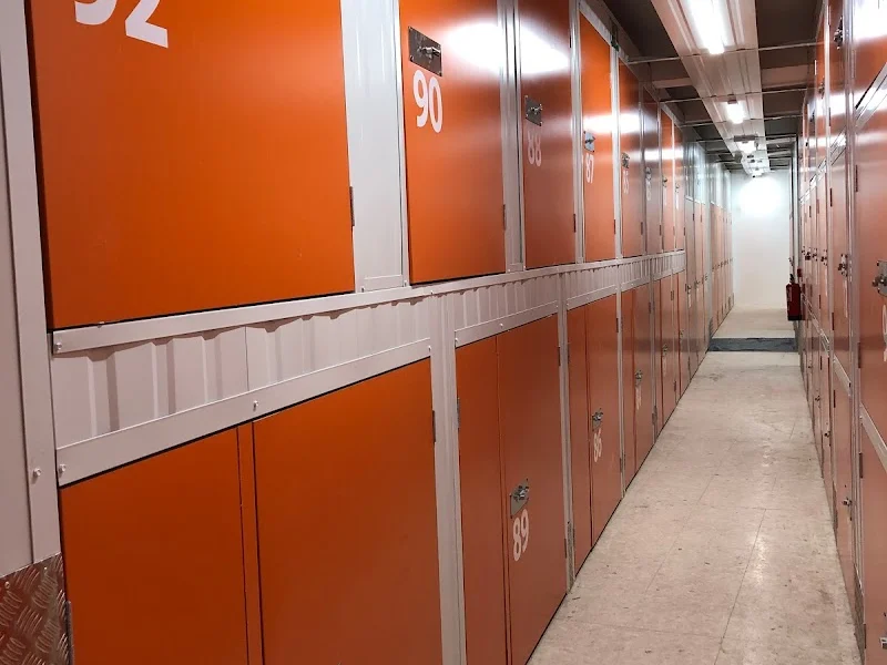 Trasteros Naranja Villaverde Bajo en C. del Platino, 25, local izquierda, Villaverde, 28021 Madrid, España - Imagen 3