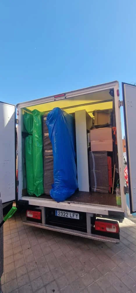 Mudanzas y Guardamuebles Johnny Alcobendas en Carr. de Fuencarral, 82, 28108 Alcobendas, Madrid, España - Imagen 1