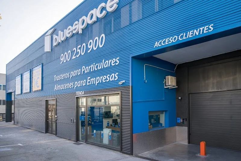 Trastero Bluespace Los Rosales - Móstoles en C. Fragua, 12, 28933 Móstoles, Madrid, España - MejorTrastero
