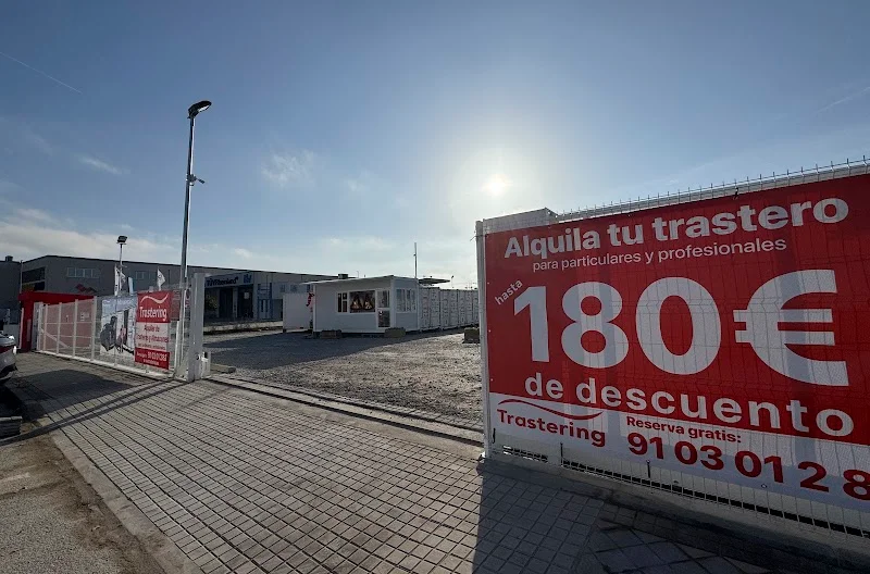 Trastering Móstoles-Alcorcón - Alquiler de Trasteros Almacenes y Guardamuebles en Av. de la Reguera, 12, 28936 Móstoles, Madrid, España - Imagen 2