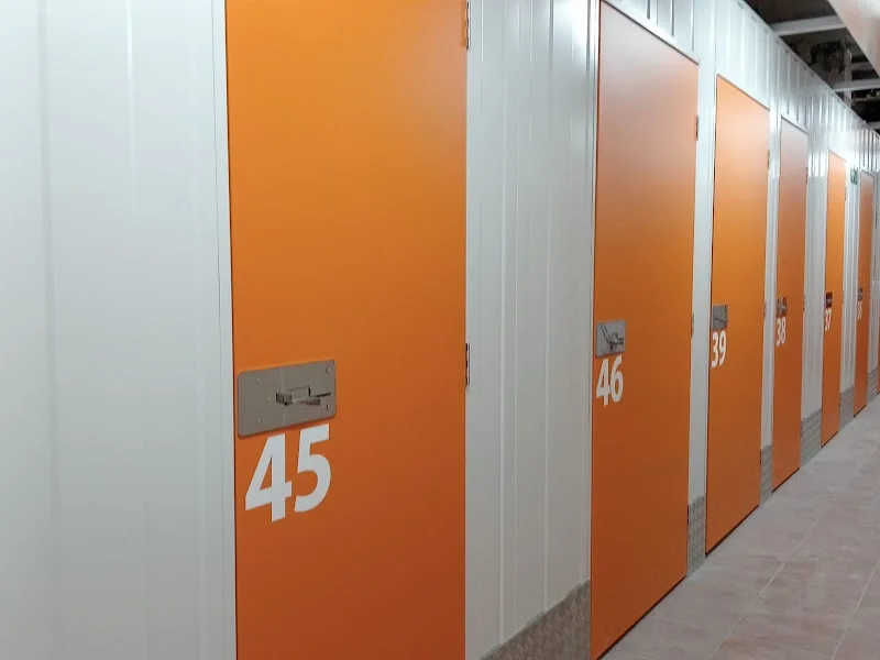 Trasteros Naranja Móstoles en C. Empecinado, 44, 28937 Móstoles, Madrid, España - Imagen 1