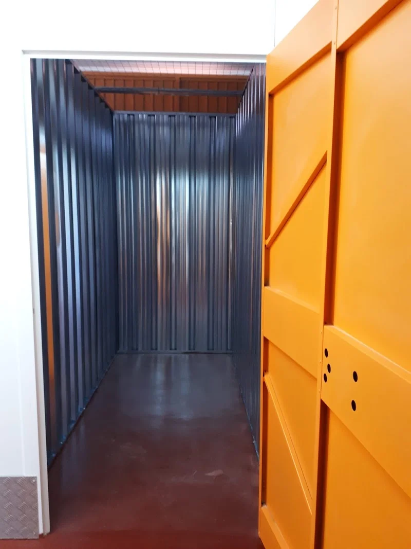 Minialmacenes Móstoles en Avenida de Portugal, 54 (Posterior Justo detrás del supermercado DIA, bajando escalera lateral, Acceso en coche por, C. Pintor Murillo, 9, y 11, 28933 Móstoles, Madrid, España - Imagen 4