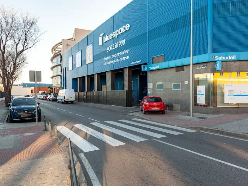 Bluespace Vallecas Ensanche en C. Casas de Miravete, 20, Vallecas, 28031 Madrid, España - Imagen 1