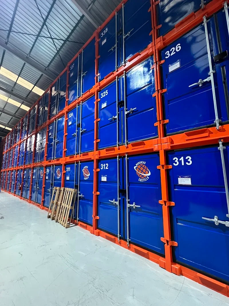 Guardamuebles y Trasteros MCastilla en C. Pto. Navacerrada, 55, 28935 Móstoles, Madrid, España - Imagen 2