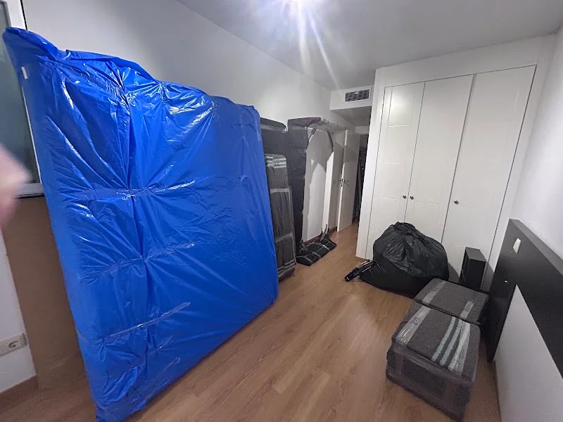 Portes y Mudanzas Izquierdo. en C. Pocillo, 4, 28923 Alcorcón, Madrid, España - Imagen 4