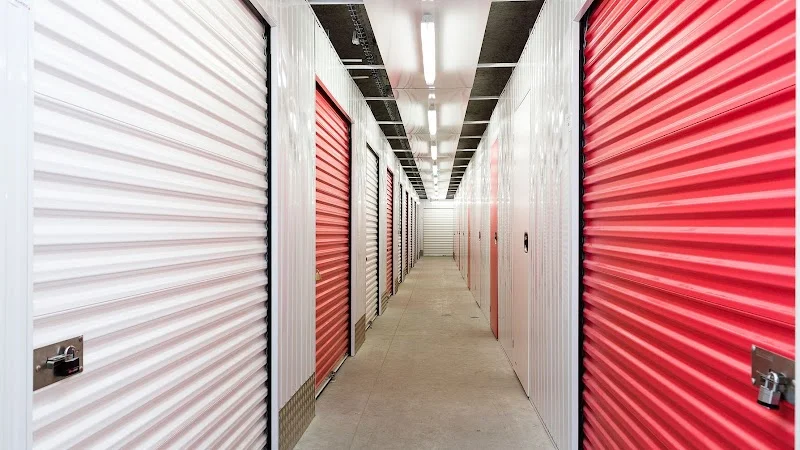 HOMEBOX Alcalá en Ctra. Madrid-Barcelona, N-II, Km 34, 200, 28805 Alcalá de Henares, Madrid, España - Imagen 1