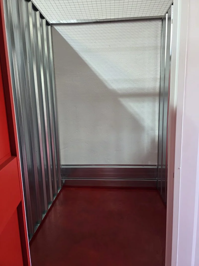 FYC Invest Multibox S.L en pol. ind Jumapi, C/ de Suiza, 17, 28802 Alcalá de Henares, Madrid, España - Imagen 3