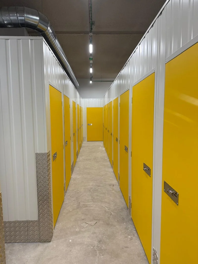 Modular UA - Montaje Trasteros de Chapa en Pl. de Cervantes, 29, 1C, 28801 Alcalá de Henares, Madrid, España - Imagen 1