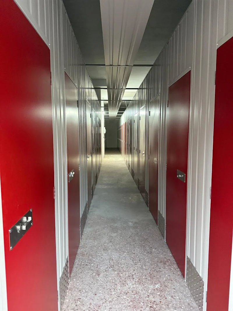 Modular UA - Montaje Trasteros de Chapa en Pl. de Cervantes, 29, 1C, 28801 Alcalá de Henares, Madrid, España - Imagen 4