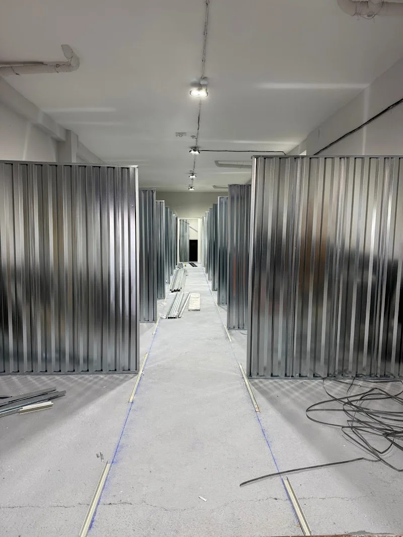 Modular UA - Montaje Trasteros de Chapa en Pl. de Cervantes, 29, 1C, 28801 Alcalá de Henares, Madrid, España - Imagen 5