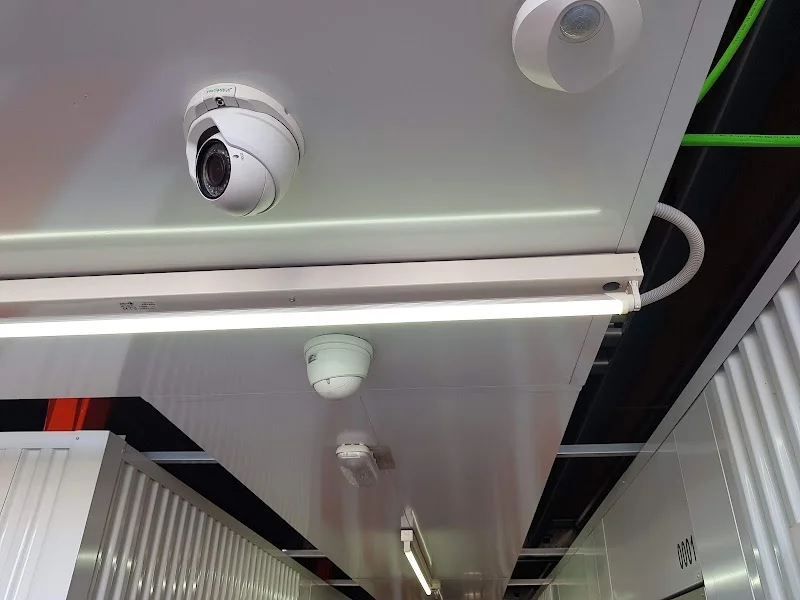 Keyboxes Trasteros y Minialmacenes en el Corredor del Henares en CARRETERA ANTIGUA MADRID-BARCELONA (ZADE CORREDOR HENARES-M-300-TR. I), KM 29,1, 28802 Alcalá de Henares, Madrid, España - Imagen 2