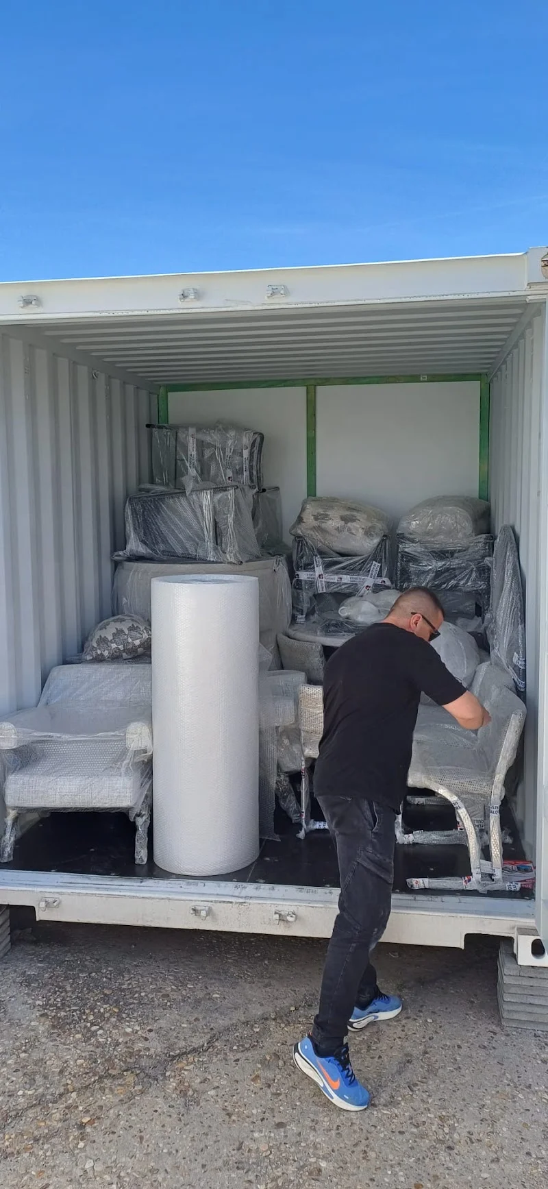 Trastero Mudanzas y Guardamuebles Johnny Torrejón en C. Pozo Nieve, 22, 28850 Torrejón de Ardoz, Madrid, España - MejorTrastero