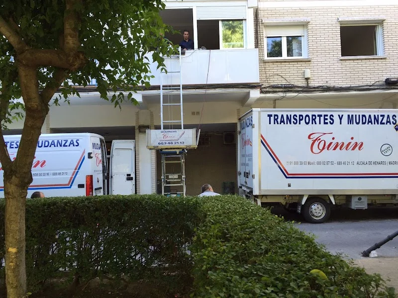 Transportes y Mudanzas Tinín en C. Sta. Fe, 12, 28803 Alcalá de Henares, Madrid, España - Imagen 2
