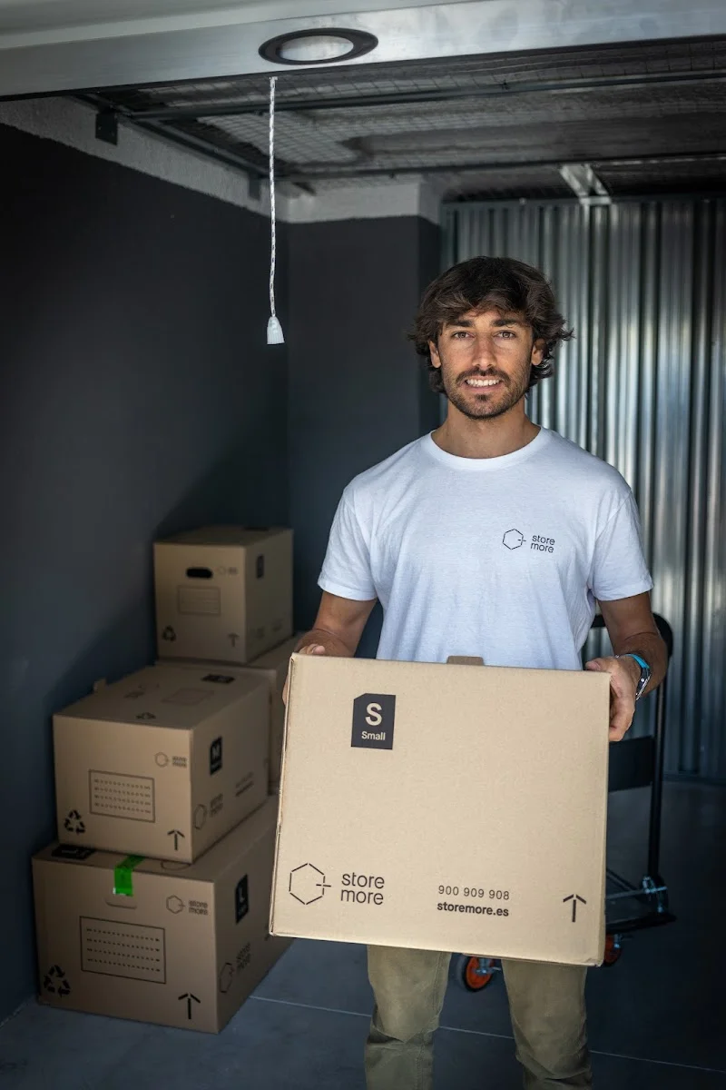 Storemore Fuenlabrada | Alquiler de trasteros en C. Halcón, 2, 28946 Fuenlabrada, Madrid, España - Imagen 4