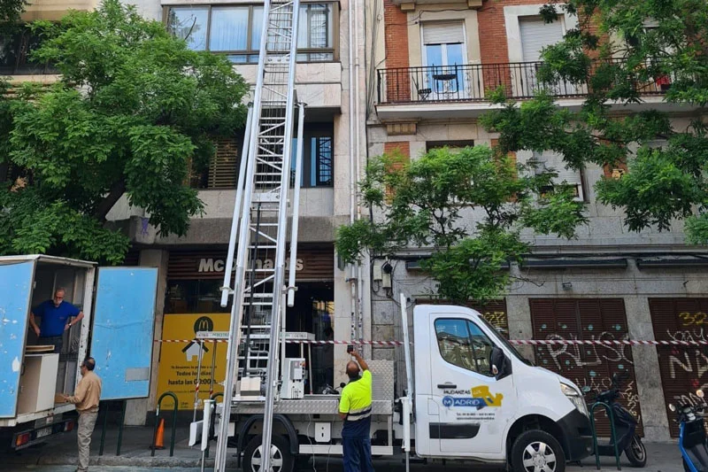 Mudanzas Gol Madrid S.L. en Pol. Ind. Codeín, C. Arquímedes, 4, 28946 Fuenlabrada, Madrid, España - Imagen 5