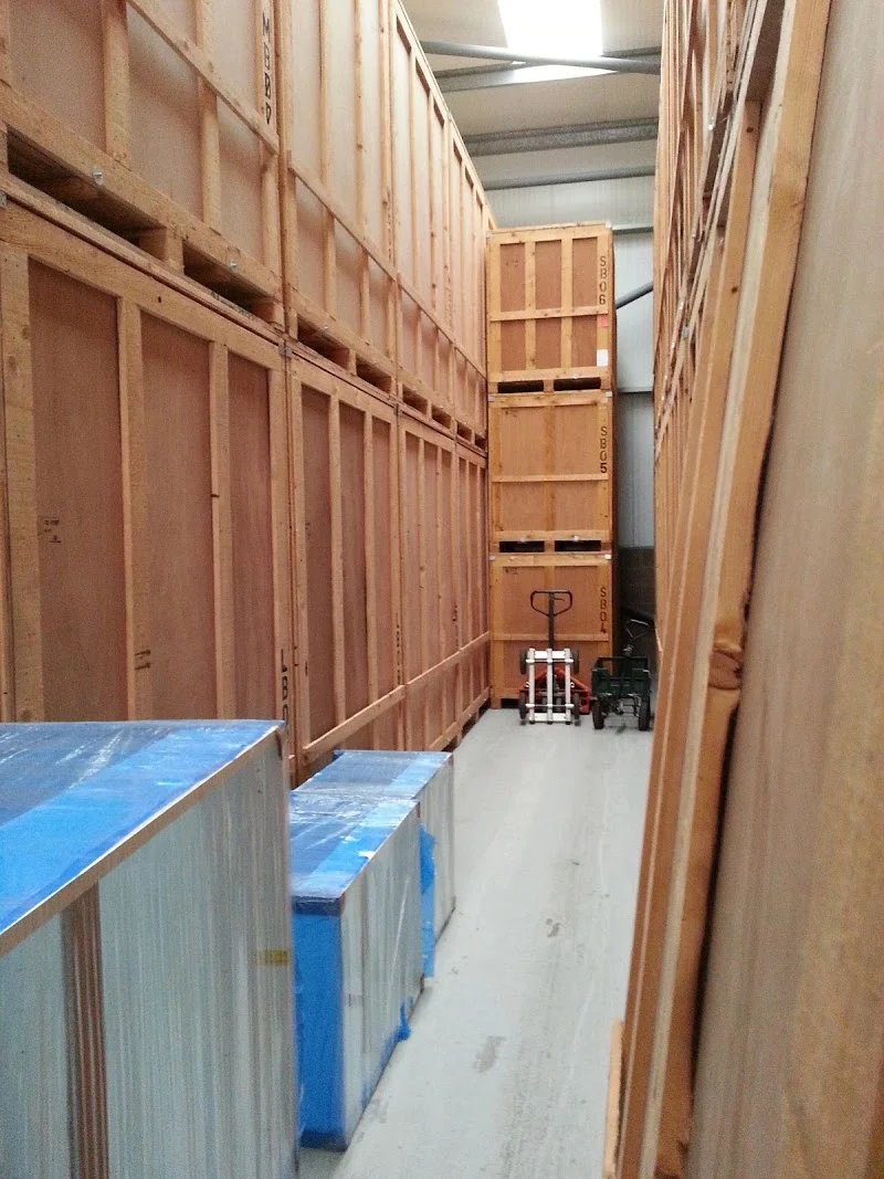 Adana Transportes - Mudanzas en Madrid en Av. de la Industria, 89, Nave 3, 28970 Humanes de Madrid, Madrid, España - Imagen 4