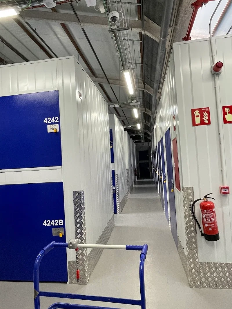 OhMyBox! Trasteros de alquiler: Leganés, Madrid en C. de Rey Pastor, 11, 28914 Leganés, Madrid, España - Imagen 2