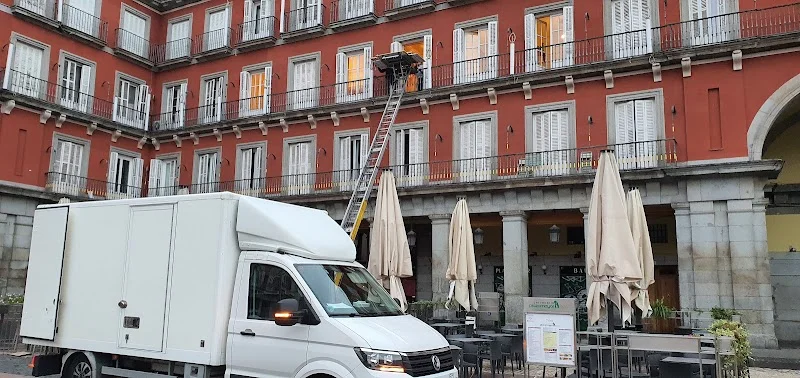 A y H Mudanzas Y Guardamuebles en Madrid en Av. de María Moliner, 14, 28919 Leganés, Madrid, España - Imagen 3