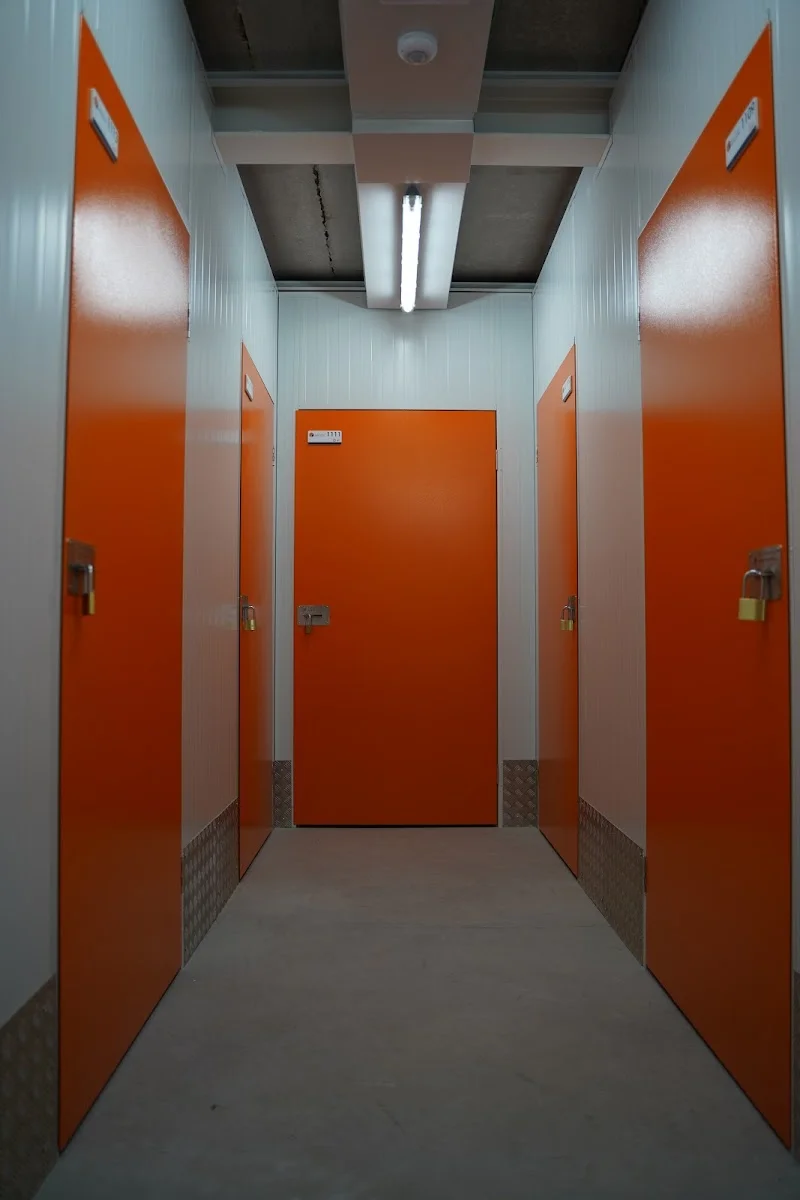 Trasteros y Almacenes Madrid en C. San Erasmo, 25, Villaverde, 28021 Madrid, España - Imagen 3