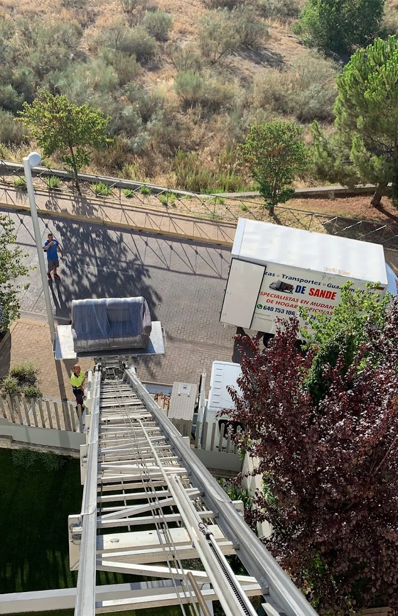 Mudanzas y Transportes De Sande en C. Batres, 1, 28904 Getafe, Madrid, España - Imagen 4