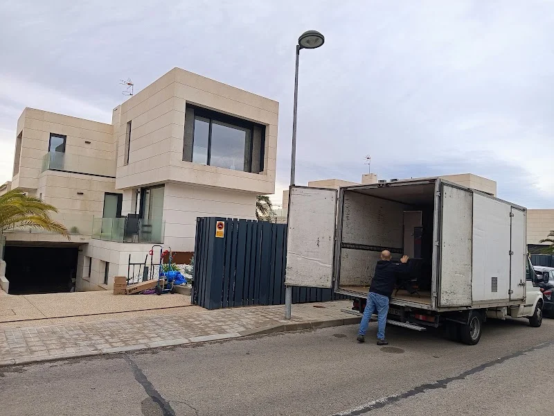 Mudanzas Jtrans y guardamuebles en C. de Ocaña, 7, Latina, 28047 Madrid, España - Imagen 4