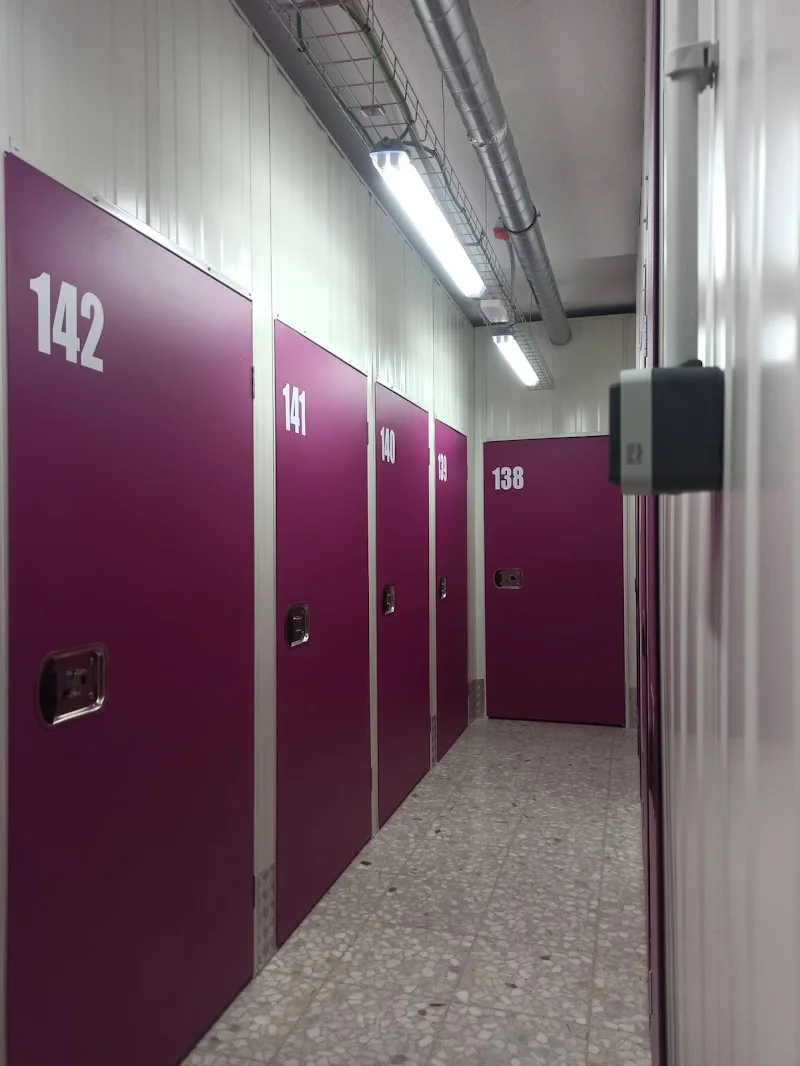 Traxteando | Alquiler de trasteros en Paseo de Extremadura, esq, C. San Isidro, 28921 Alcorcón, Madrid, España - Imagen 1