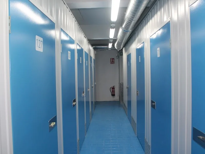 Hello Trasteros en C. de Enrique Fuentes, 23, Usera, 28026 Madrid, España - Imagen 1