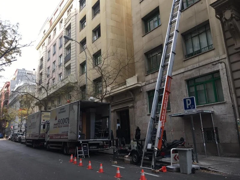 Mudanzas Godoy | Ahora Mudanzas Esteban Rivas en C. Emilio Bellvis, 33, 28984 Parla, Madrid, España - Imagen 4