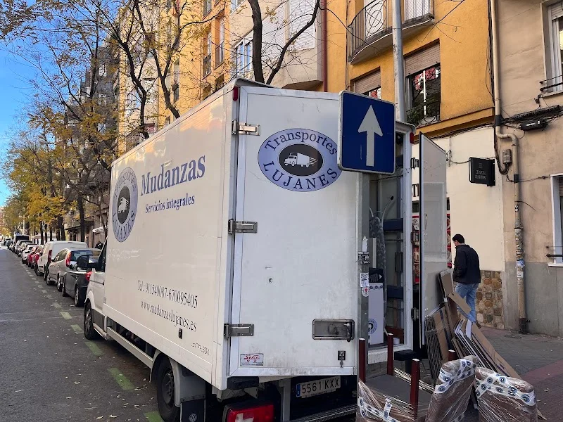 Mudanzas Lujanes S.L. en Centro Municipal de Empresas, Av. del Cerro del Águila, 9, Nave 8, 28703 San Sebastián de los Reyes, Madrid, España - Imagen 2
