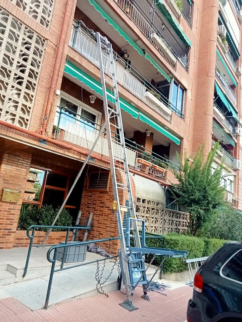 Mudanzas Lujanes S.L. en Centro Municipal de Empresas, Av. del Cerro del Águila, 9, Nave 8, 28703 San Sebastián de los Reyes, Madrid, España - Imagen 4