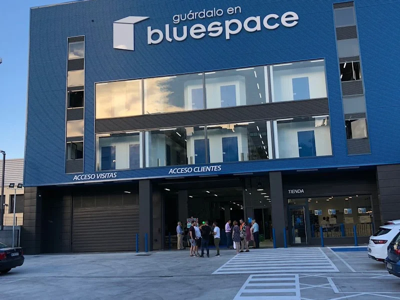 Trastero Bluespace en 241 - B, Calle de Antonio López, Usera, 28041 Madrid, España - MejorTrastero