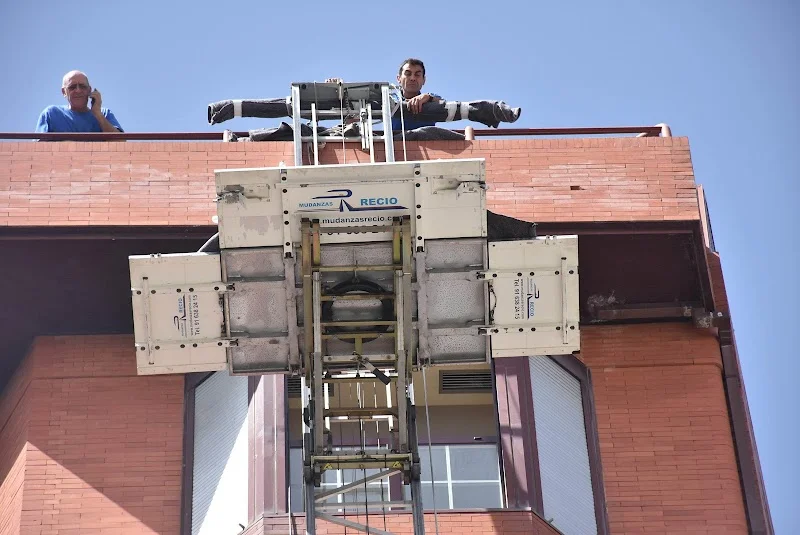 Mudanzas Recio y guardamuebles en C. de Sta. Catalina, 13, 28220 Majadahonda, Madrid, España - Imagen 5