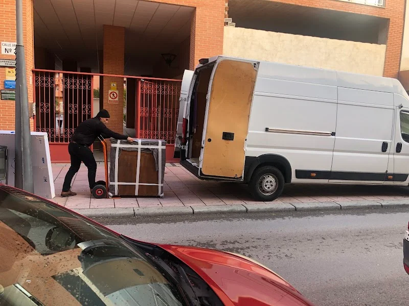 Mudanzas Muévelo en C. del Caño, 4, 28231 Las Rozas de Madrid, Madrid, España - Imagen 1