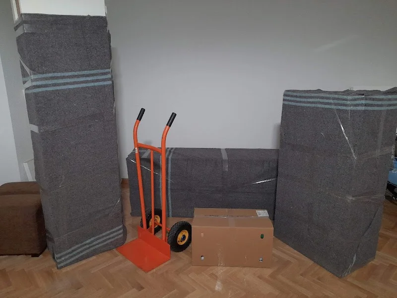 Mudanza Universal en Av. de Orense, 23, 28702 San Sebastián de los Reyes, Madrid, España - Imagen 3