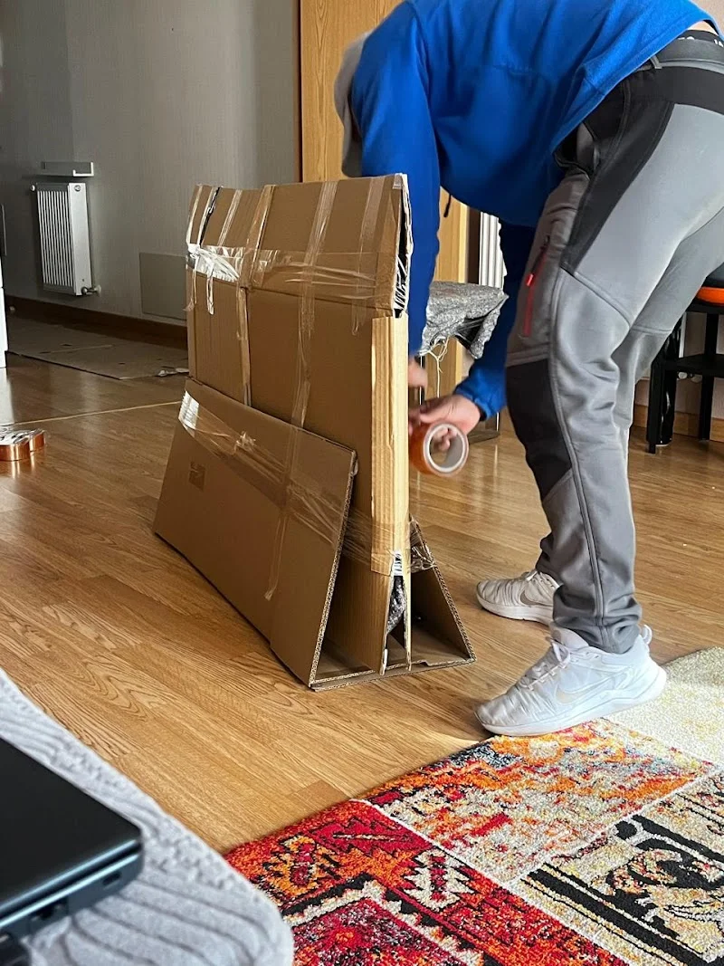 Mudanzas MBM Madrid en Av. de Baleares, 6, 28702 San Sebastián de los Reyes, Madrid, España - Imagen 4