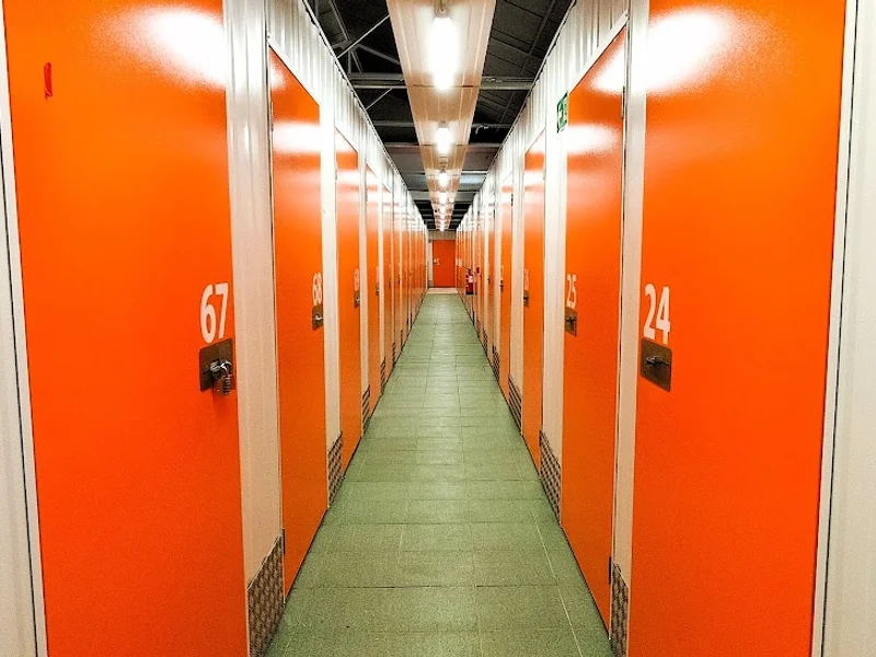 Trasteros Naranja Puente de Vallecas II en C. Martell, 21, Puente de Vallecas, 28053 Madrid, España - Imagen 2