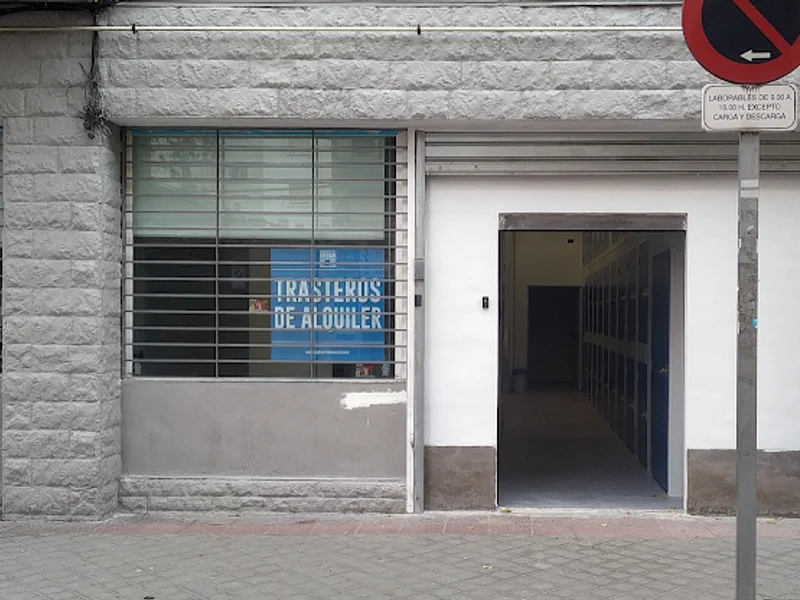 Trasteros de Alquiler Urbanstore Madrid Vallecas en C. Carlos Aurioles, 35, Puente de Vallecas, 28018 Madrid, España - Imagen 1