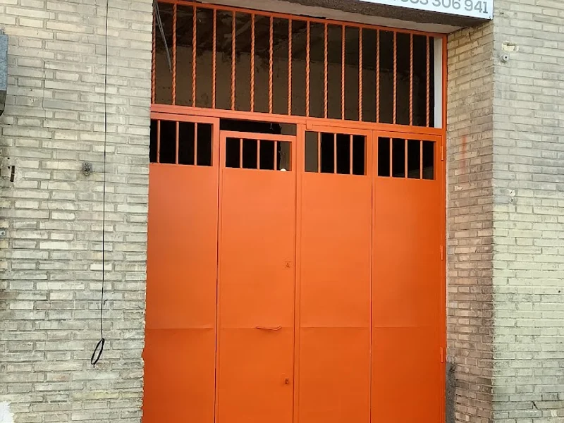 Trasteros Naranja Vallecas I Portazgo en C. Puerto de Cardoso, 4, Puente de Vallecas, 28018 Madrid, España - Imagen 2