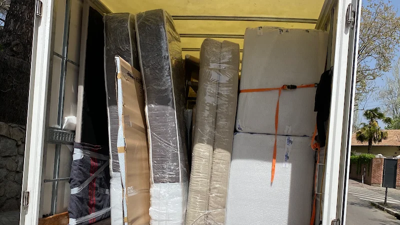 Mudanzas y Guardamuebles Hnos. Peredo SLU. en Av. de las Canteras, 31, Nave 4, 28341 Valdemoro, Madrid, España - Imagen 1