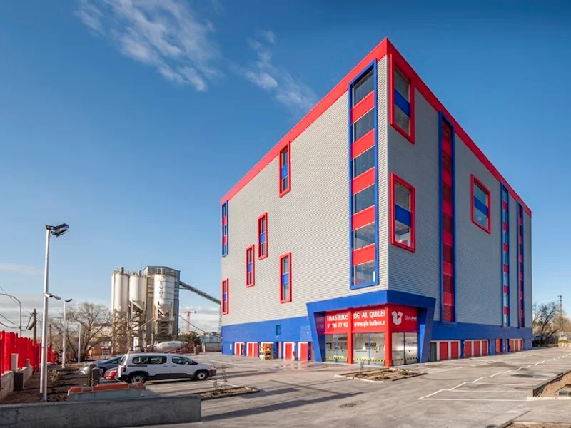 GLOBALBOX - Trasteros VALLECAS en Av. de la Democracia, 19, Puente de Vallecas, 28031 Madrid, España - Imagen 1