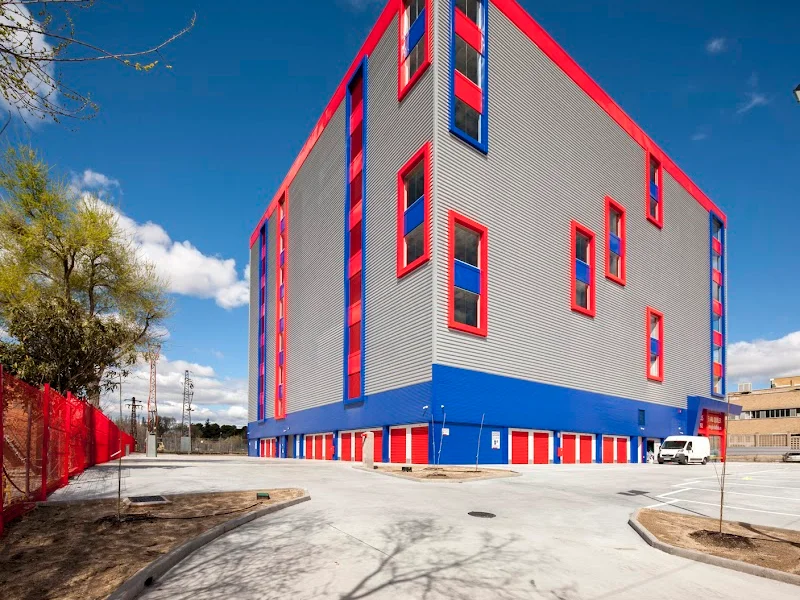 GLOBALBOX - Trasteros VALLECAS en Av. de la Democracia, 19, Puente de Vallecas, 28031 Madrid, España - Imagen 2