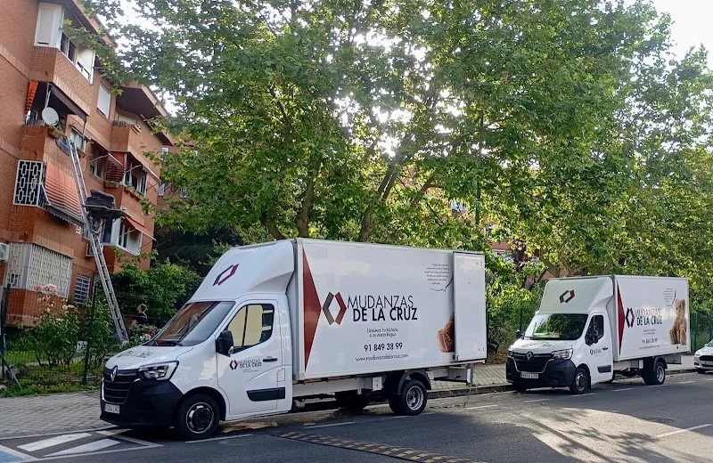 MUDANZAS DE LA CRUZ/ GUARDAMUEBLES. Servicios Madrid en C. Azuela, 74, 28400 Collado Villalba, Madrid, España - Imagen 1