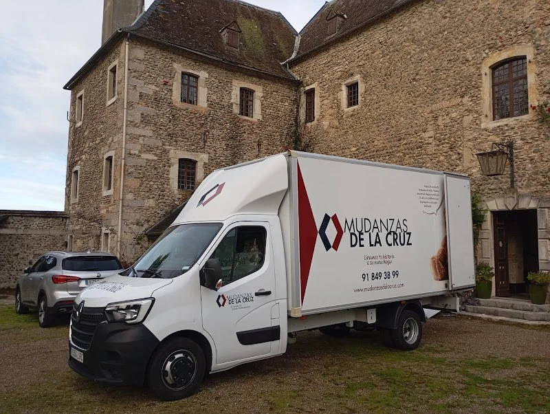 MUDANZAS DE LA CRUZ/ GUARDAMUEBLES. Servicios Madrid en C. Azuela, 74, 28400 Collado Villalba, Madrid, España - Imagen 2