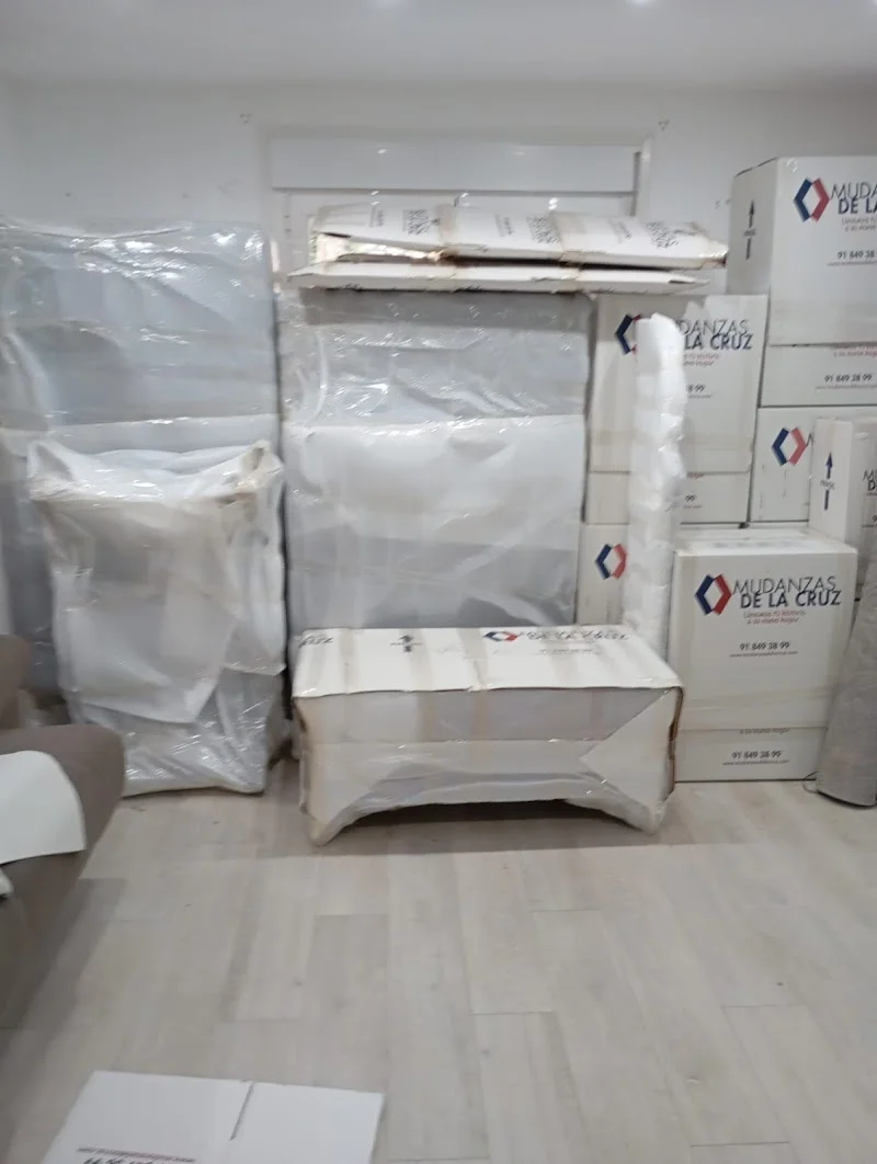 MUDANZAS DE LA CRUZ/ GUARDAMUEBLES. Servicios Madrid en C. Azuela, 74, 28400 Collado Villalba, Madrid, España - Imagen 4